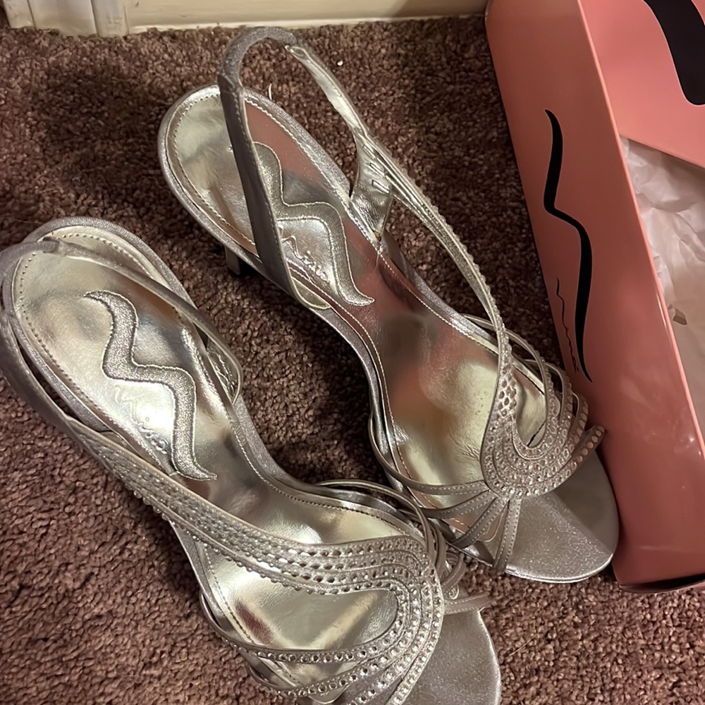 Nina Genassi Heels 👠 Royal Silver - Picture 3 of 4